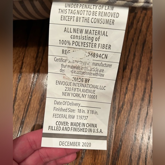 Throw pillow - Picture 4 of 5